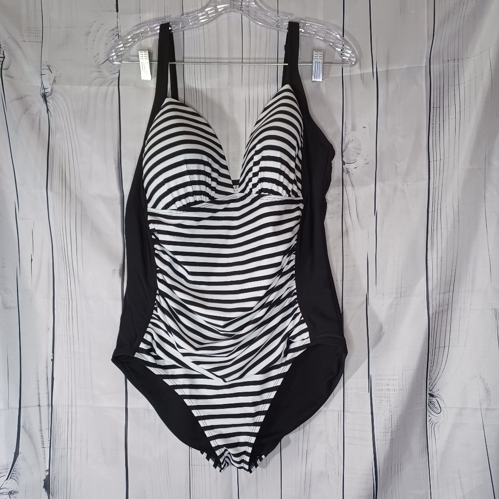Jaclyn Smith Collection Black and White Striped One Piece V-Neck Swimsuit